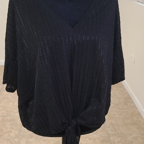Black front tie blouse - Picture 4 of 5